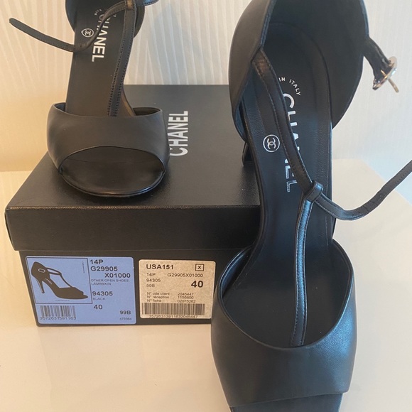 CHANEL Black Classic shoe with open toe lambskin - Picture 9 of 13